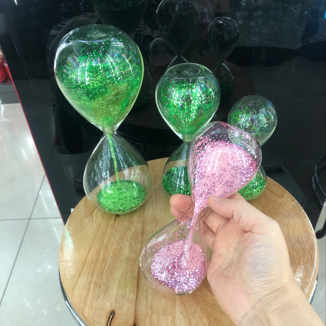 Medium Drip Sequin Hourglass Application Scenario
