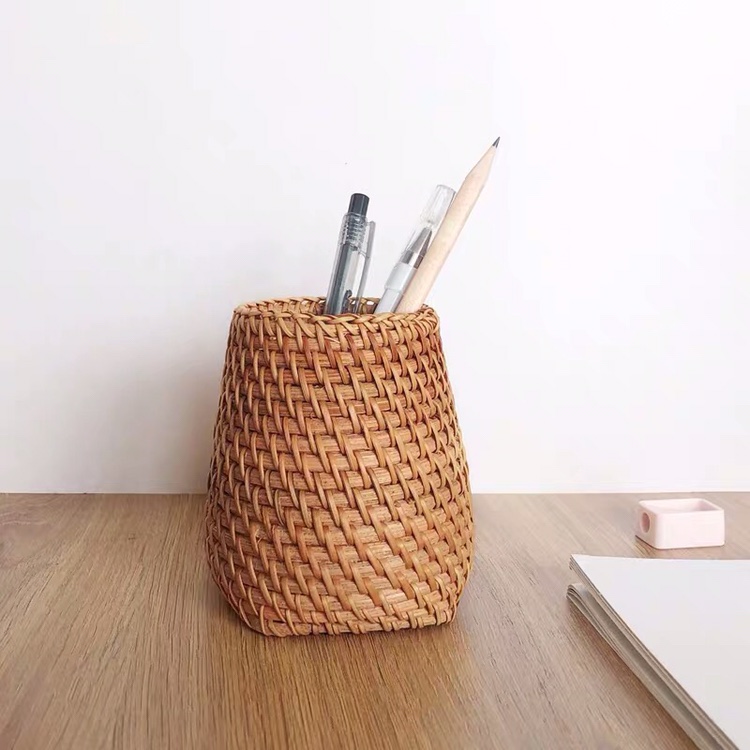 天然纯手工越南藤编天圆地方笔筒9cm*10cm白底实物图