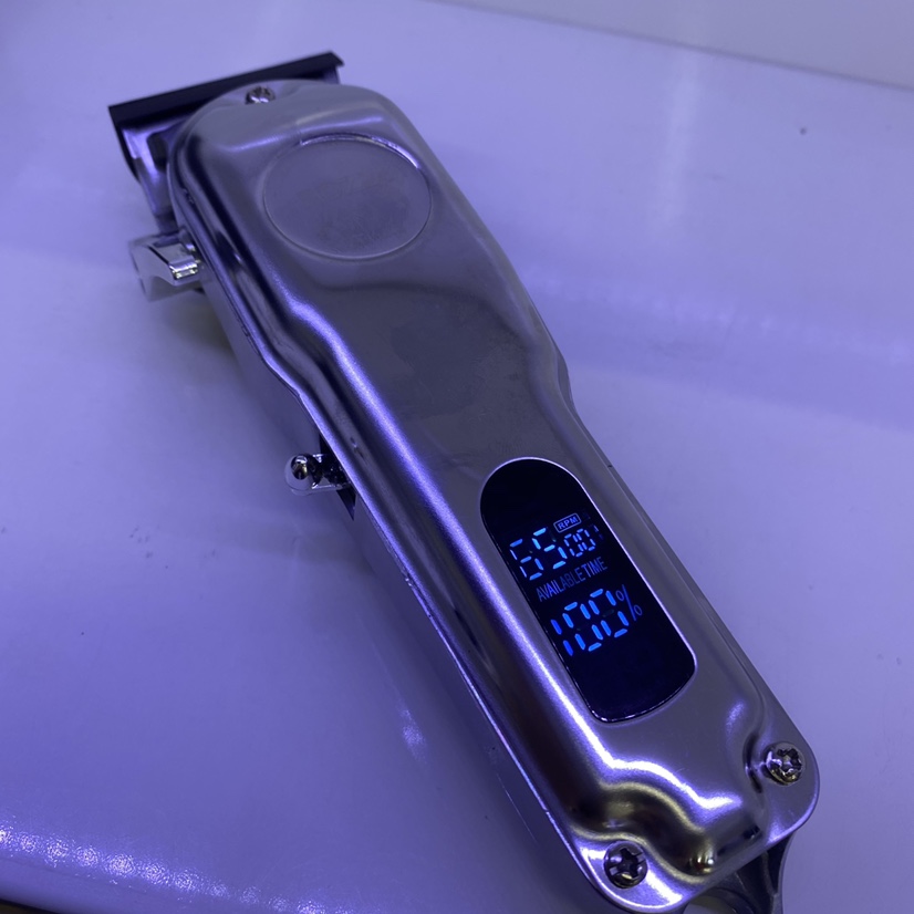 ROZIA professional hair clipper with LED display HQ2208 Application Scenario