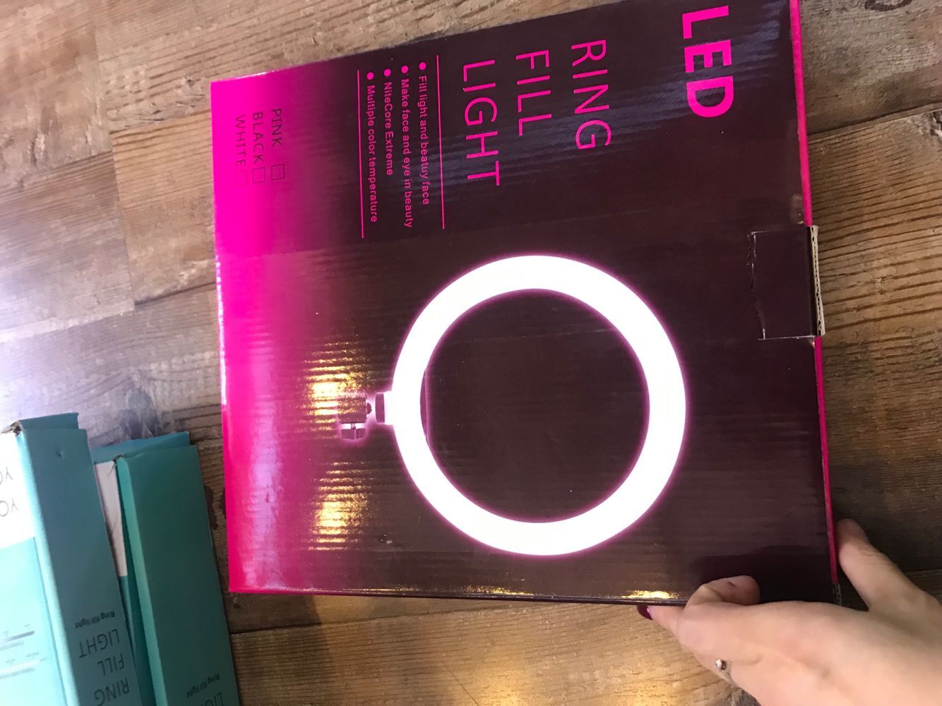 Live Light Live Light
Streaming Light full figure