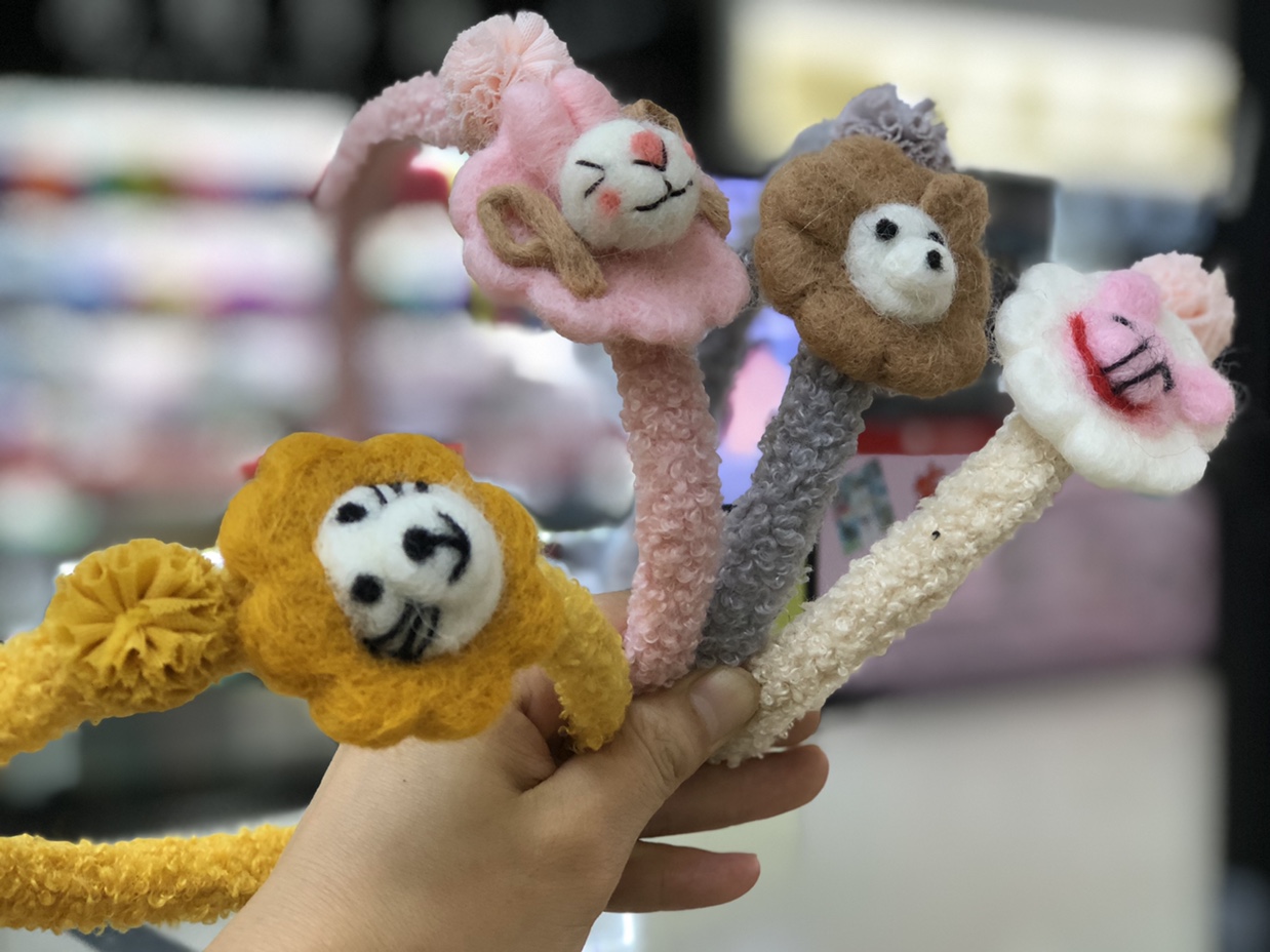 Korean version of the "Sprout Circle", Dongdaemun, South Korea, plush hair tie, hair band, children's cute cartoon furry hair band, face wash hair accessory