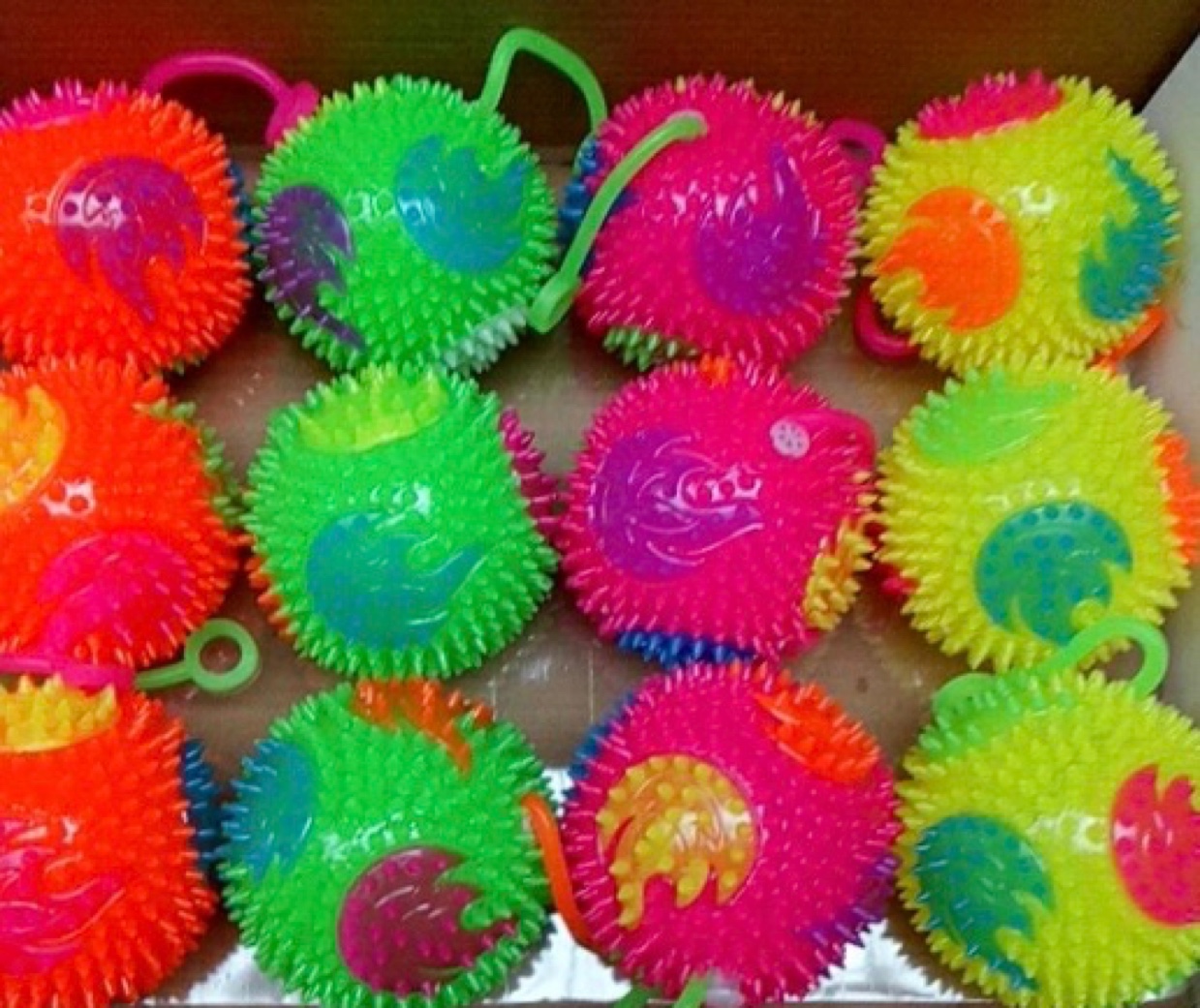 闪光发声火焰卡通图案球叫叫球哨子球闪光发光玩具益智玩具细节图