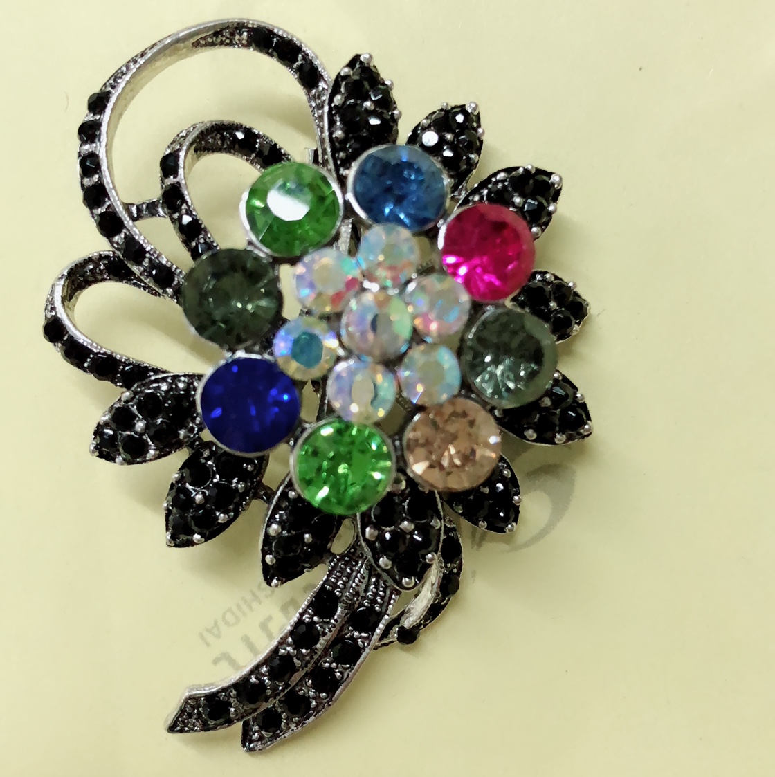 Antique high-end fashion trend brooch thumbnail