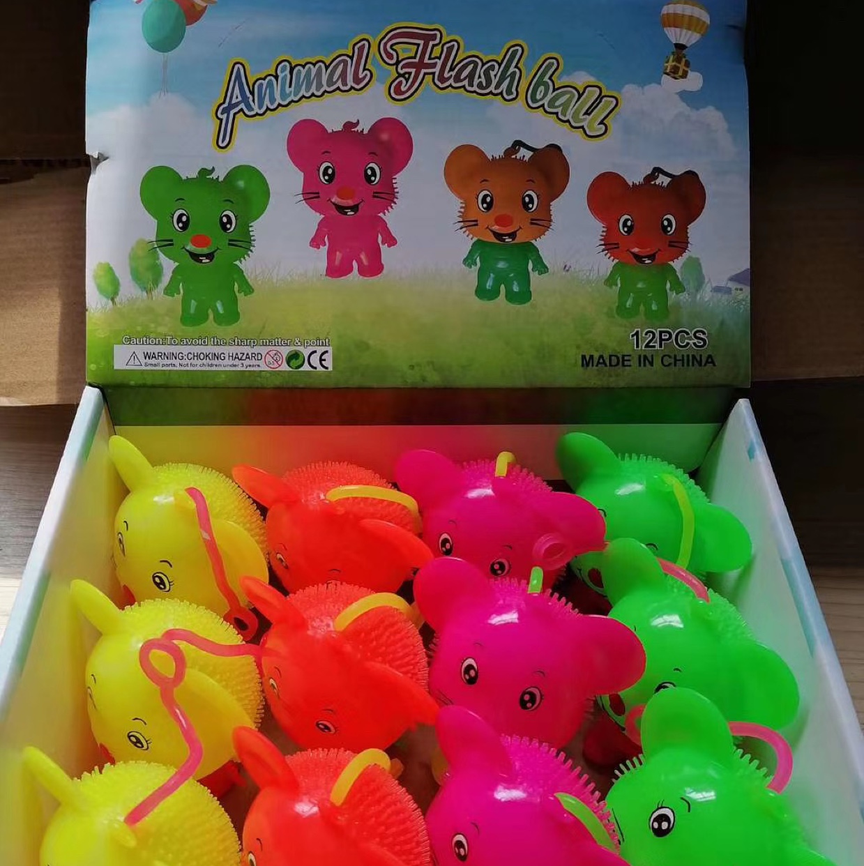 闪光发声大耳鼠老鼠卡通图案球叫叫球哨子球闪光发光玩具益智玩具产品图