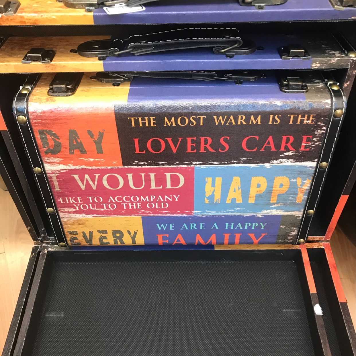 Vintage suitcase 11439 Application Scenario