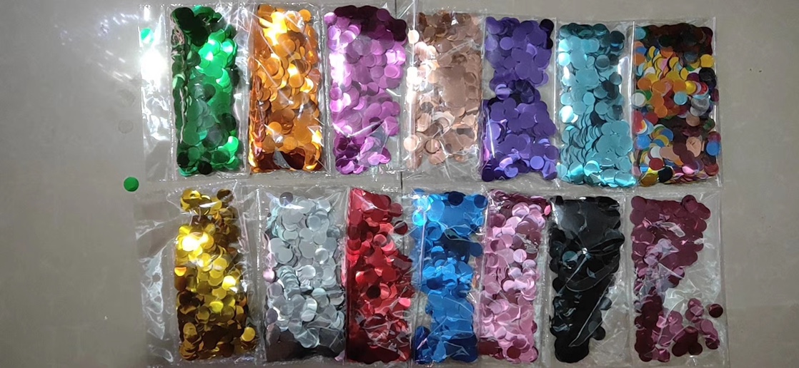 Fill the balloon with 1.5cm round sequins 10g/ packet