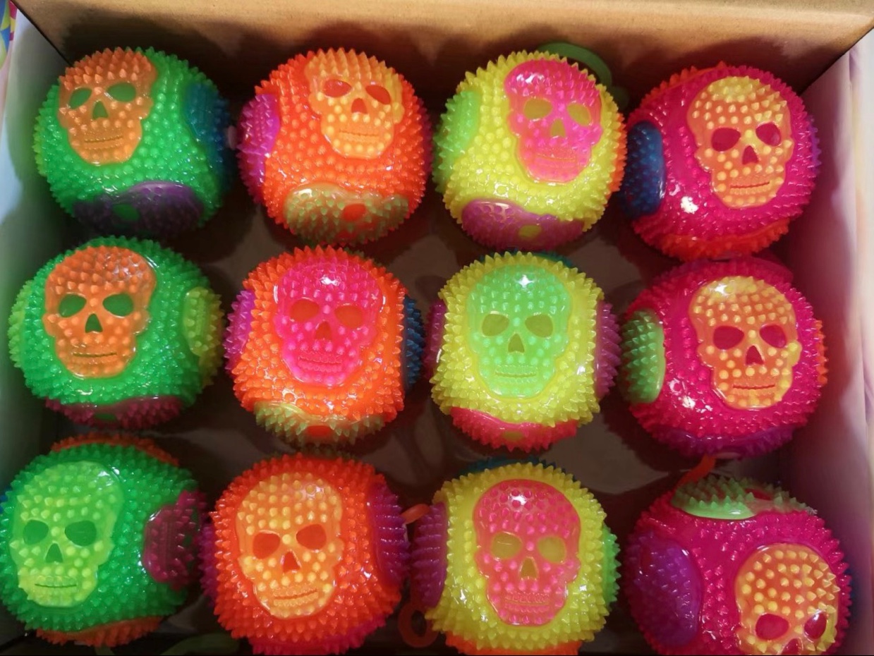 闪光发声鬼头骷髅卡通图案球叫叫球哨子球闪光发光玩具益智玩具图