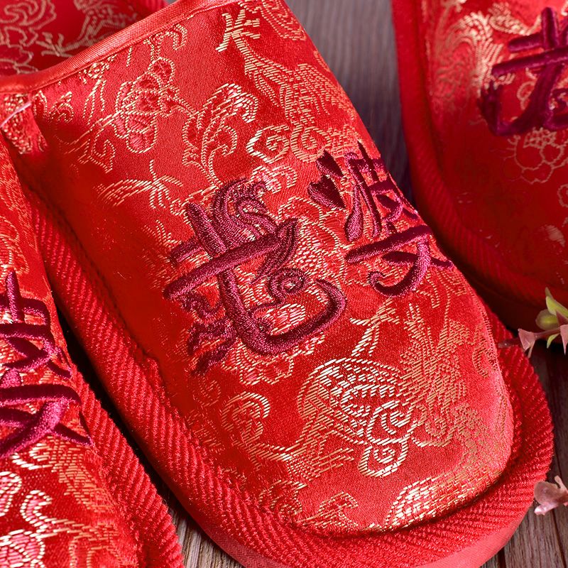 Wholesale of in-stock wedding slippers, wedding supplies, home embroidery, husband and wife red slippers from the manufacturer detail image 2