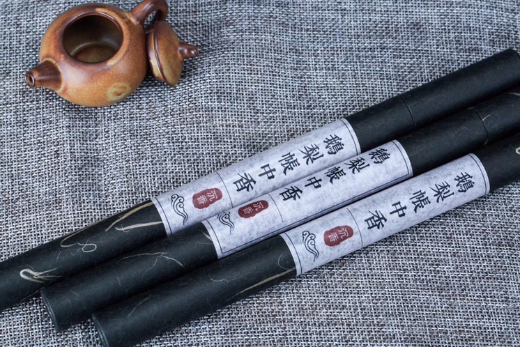 The incense sticks, incense sticks and incense in the goose pear tent are all made in accordance with ancient methods and formulas. They are made by blending pure natural goose pear juice with Cambodian agarwood, old mountain sandalwood and dragon's saliva in a certain proportion. qing details Picture