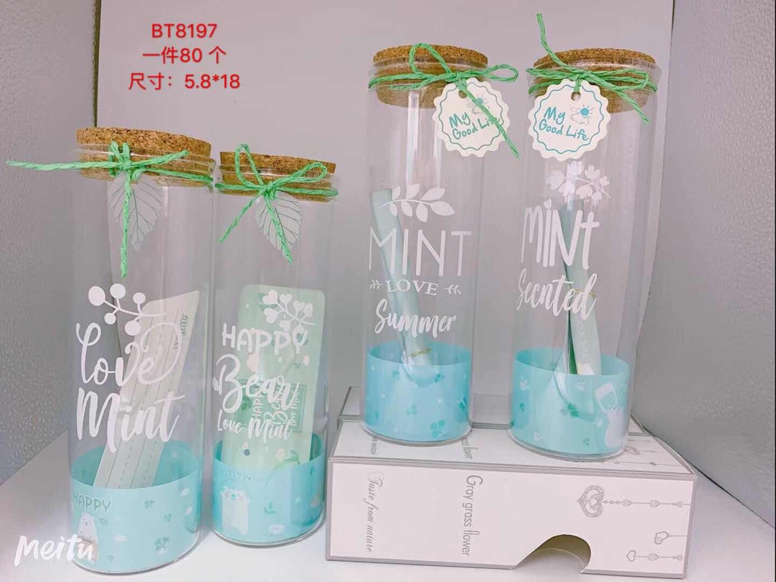 "Small and fresh Medium-sized Wishing Bottle, Baiyi Gift 05.
