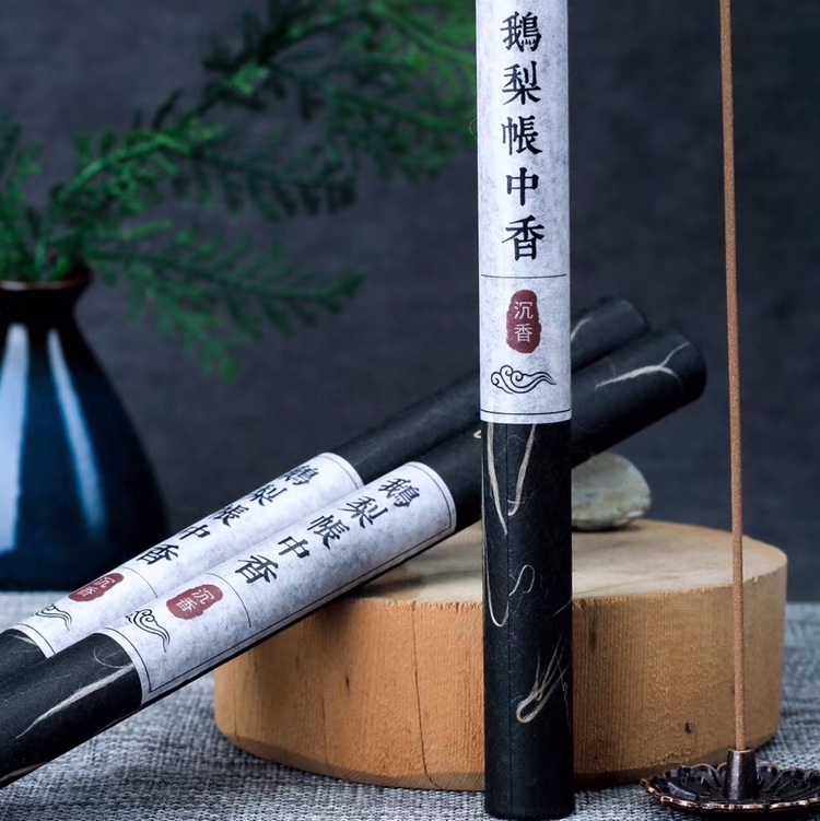 The incense sticks, incense sticks and incense in the goose pear tent are all made in accordance with ancient methods and formulas. They are made by blending pure natural goose pear juice with Cambodian agarwood, old mountain sandalwood and dragon's saliva in a certain proportion. qing undefined