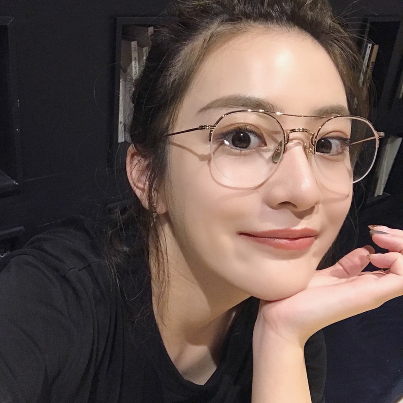 Transparent lens metal half-frame glasses can be paired with myopia glasses frames details Picture