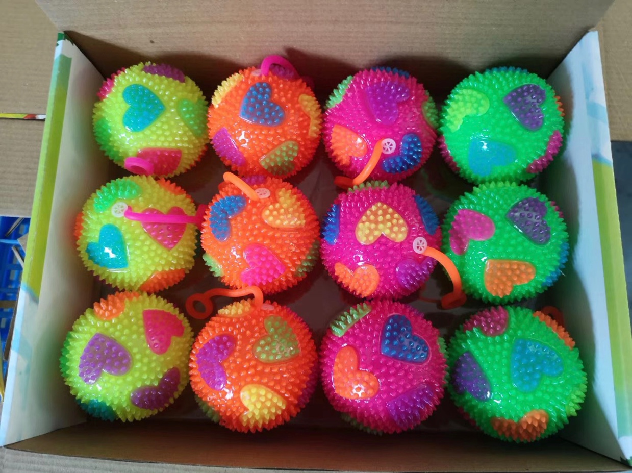 闪光发声爱心卡通图案球叫叫球哨子球闪光发光玩具益智玩具