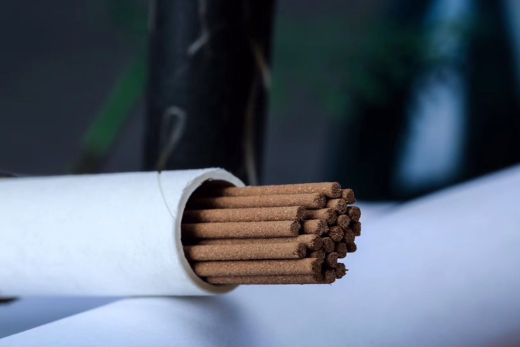 The incense sticks, incense sticks and incense in the goose pear tent are all made in accordance with ancient methods and formulas. They are made by blending pure natural goose pear juice with Cambodian agarwood, old mountain sandalwood and dragon's saliva in a certain proportion. qing Application Scenario