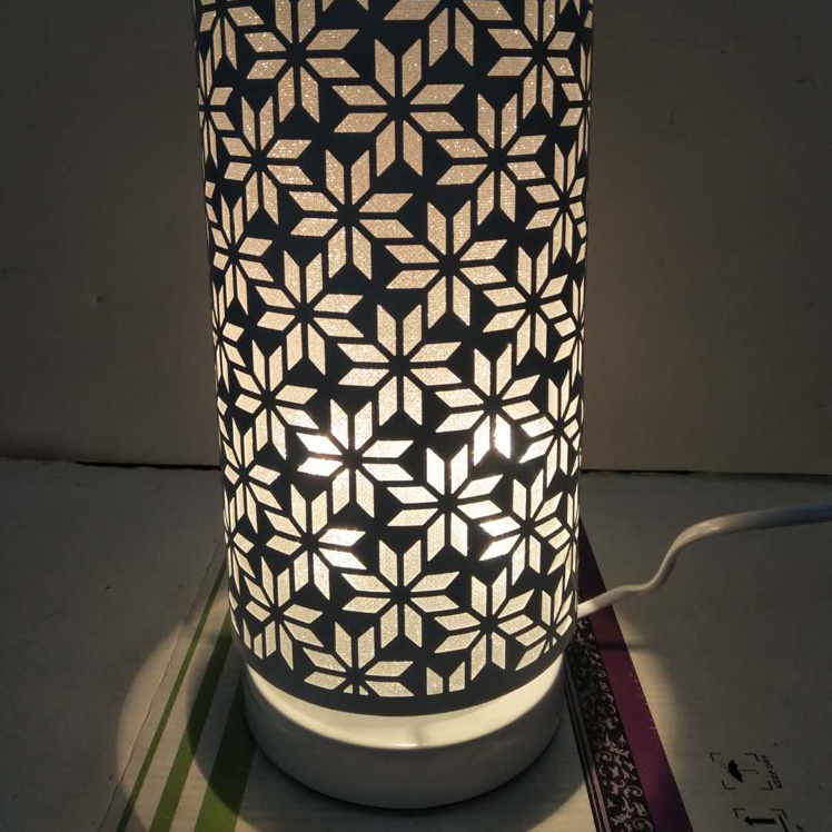 Simple and elegant straight-tube table lamp