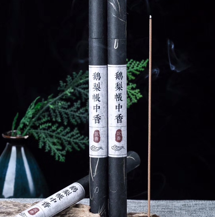 The incense sticks, incense sticks and incense in the goose pear tent are all made in accordance with ancient methods and formulas. They are made by blending pure natural goose pear juice with Cambodian agarwood, old mountain sandalwood and dragon's saliva in a certain proportion. qing
