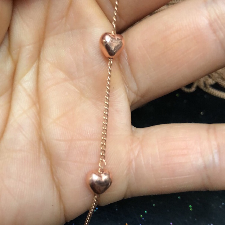 Heart-shaped manual thumbnail