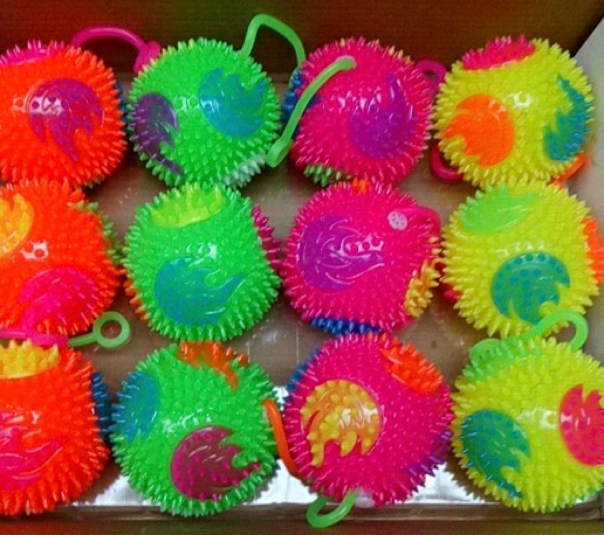 闪光发声火焰卡通图案球叫叫球哨子球闪光发光玩具益智玩具