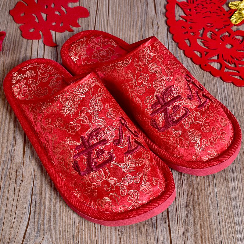 Wholesale of in-stock wedding slippers, wedding supplies, home embroidery, husband and wife red slippers from the manufacturer detail image 5