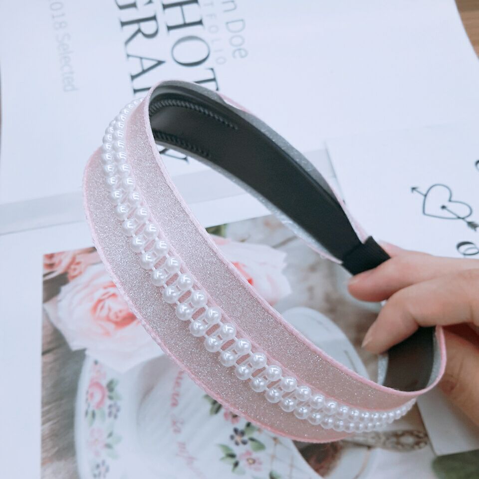 Fashion rhinestone hair bundle single hair accessories non-slip plastic face wash Korean version headband pearl headband female stall supply Application Scenario