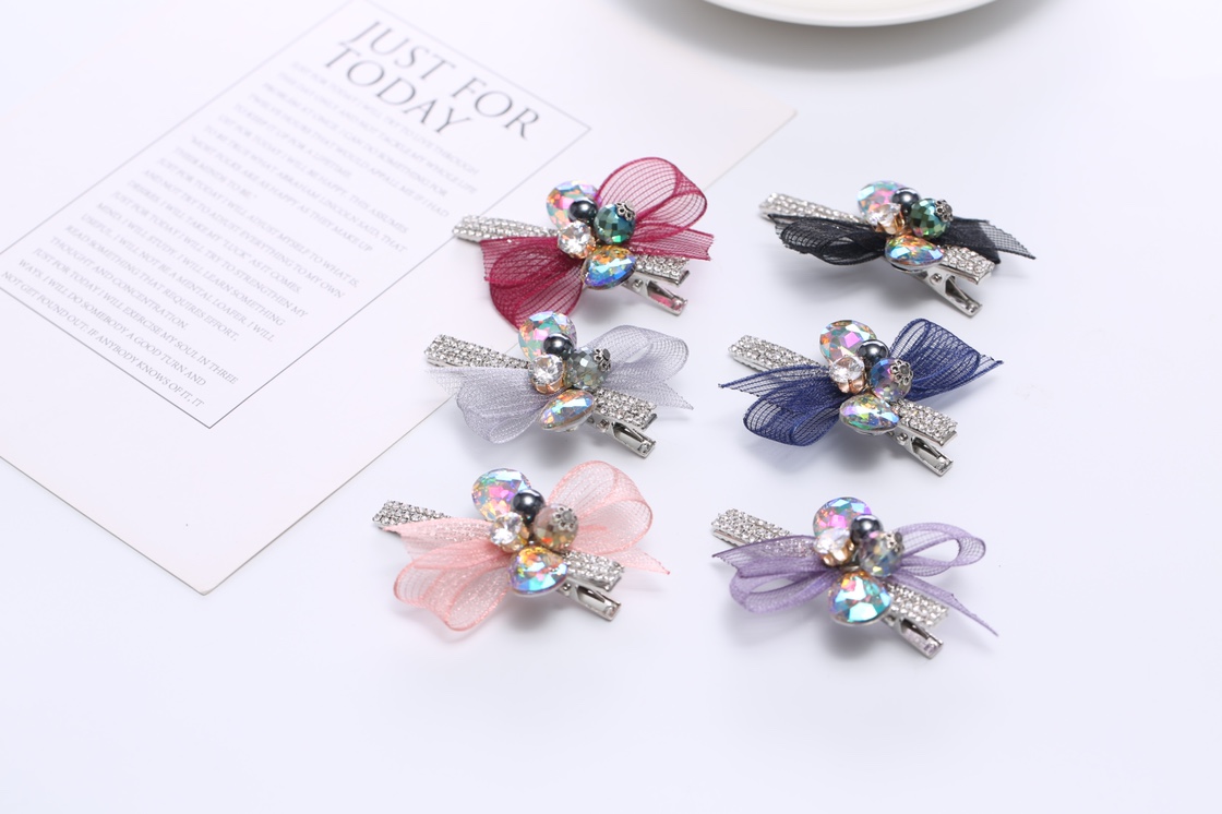 Japanese and Korean fashion generous rhinestone crystal fabric clip in