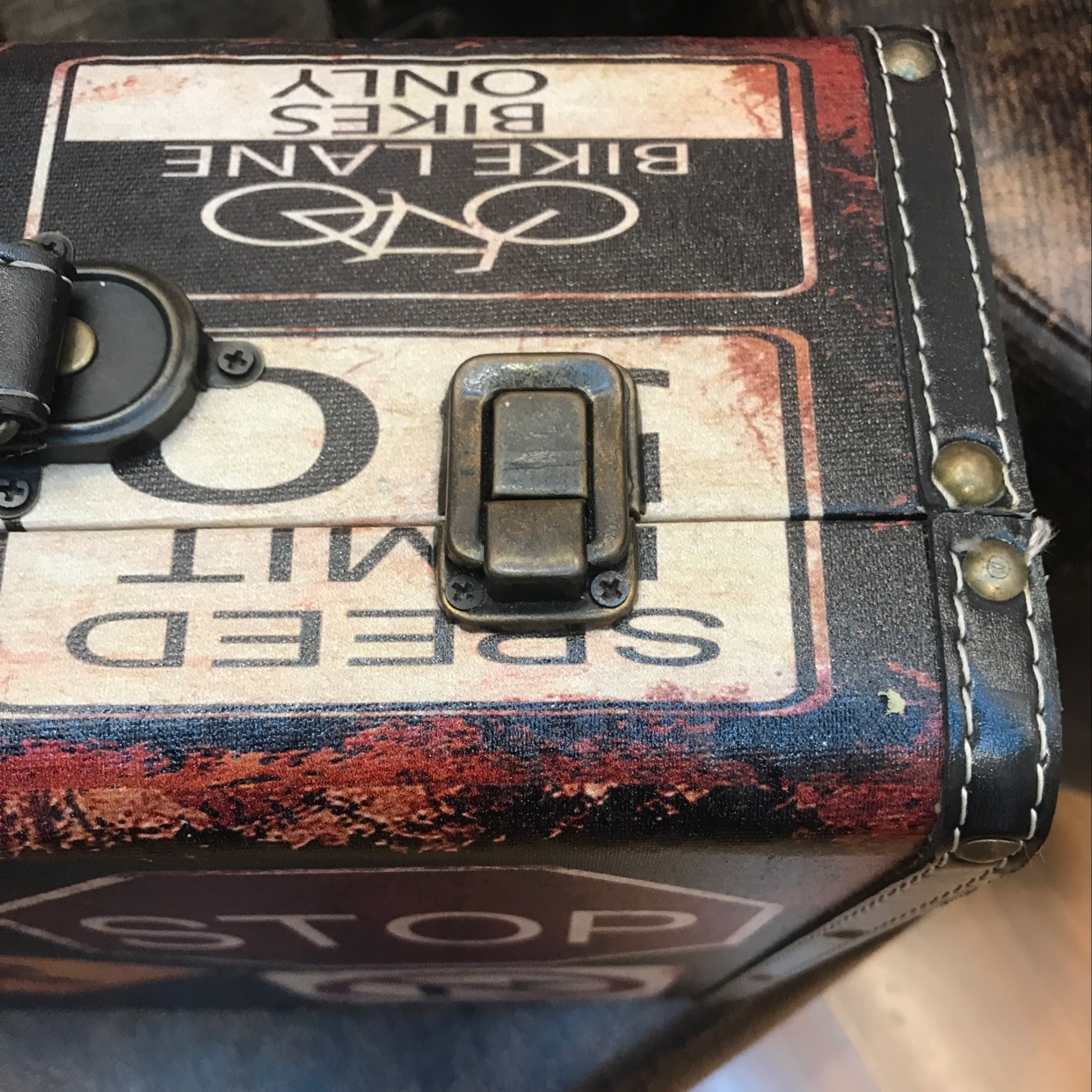 Vintage handbag 11641 details Picture