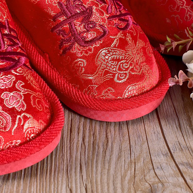 Wholesale of in-stock wedding slippers, wedding supplies, home embroidery, husband and wife red slippers from the manufacturer detail image 4