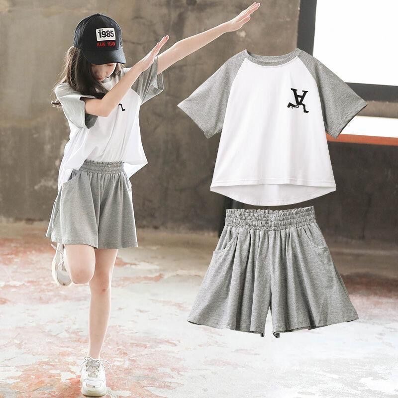 The 2022 new short-sleeved fashionable children's wear set is a trendy and trendy summer women's wear for children details Picture