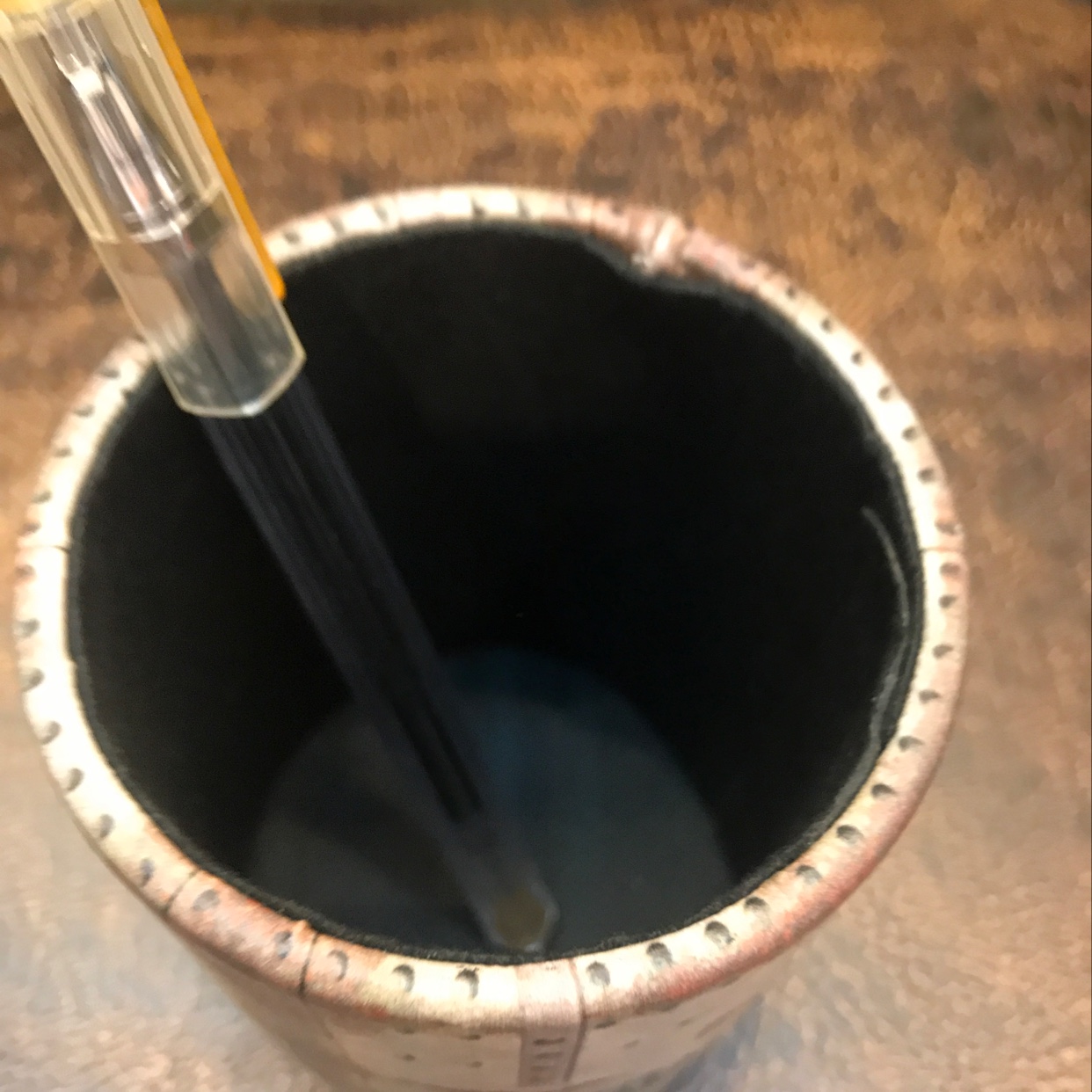 Retro pen holder 1 details Picture