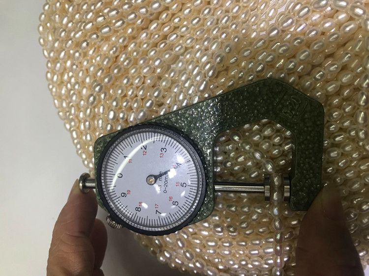 天然淡水养殖珍珠 4-5mm米型强亮光 无暇 可做项链 手链 厂家批发