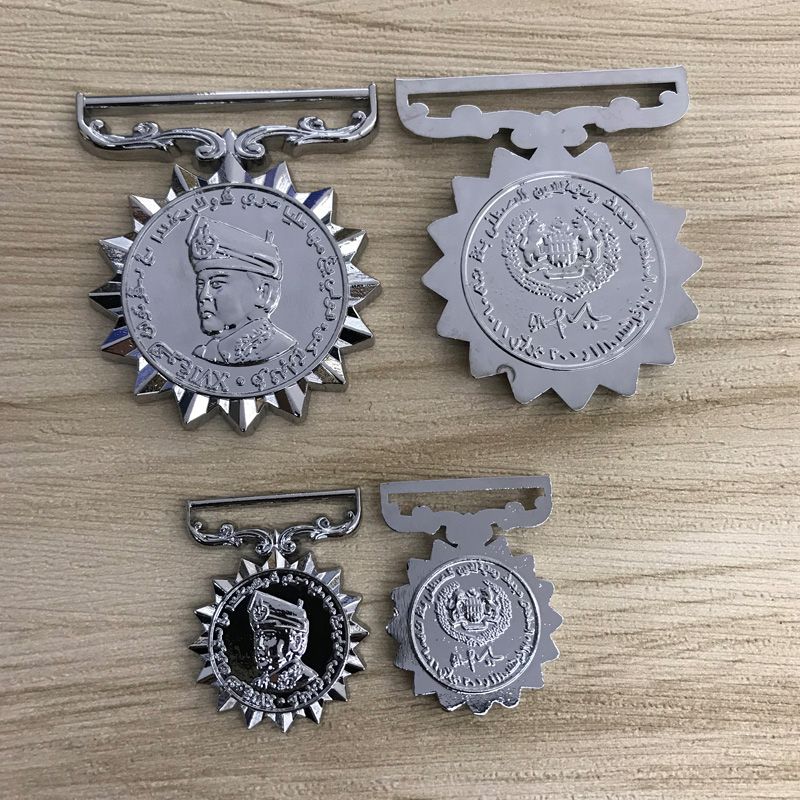 Factory direct sales of alloy badges, badges, brooches, pins, butterfly buckles, brooches, badges, MEDALS, plaques, handicrafts and pendants Application Scenario