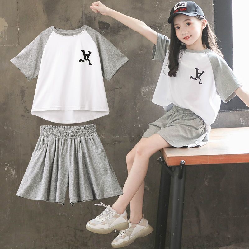 The 2022 new short-sleeved fashionable children's wear set is a trendy and trendy summer women's wear for children