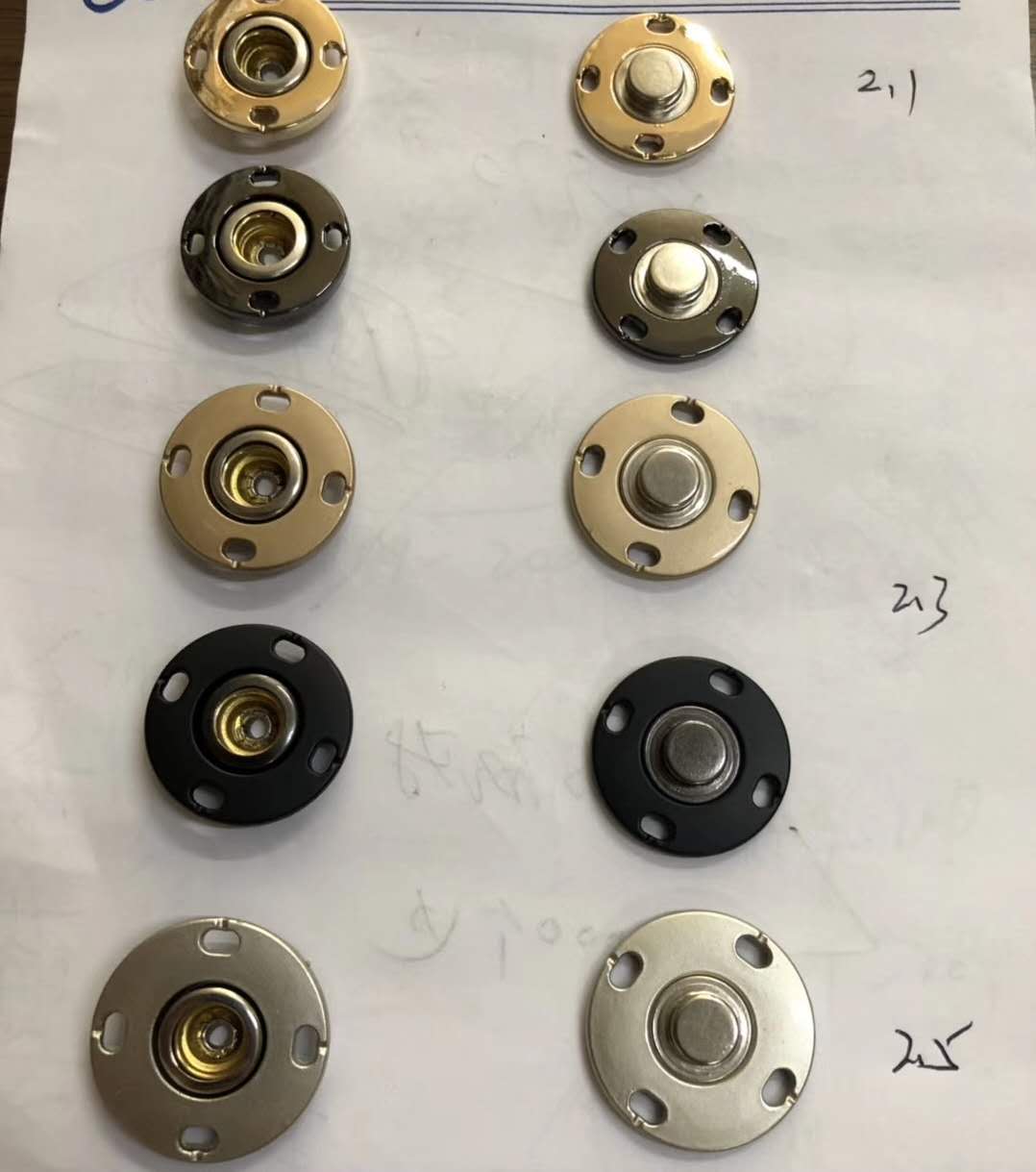 Comparison of different sizes of concealed buttons