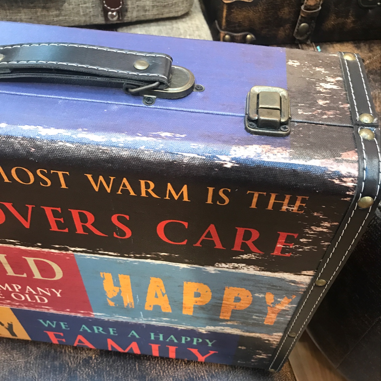 Vintage suitcase 11439 details Picture