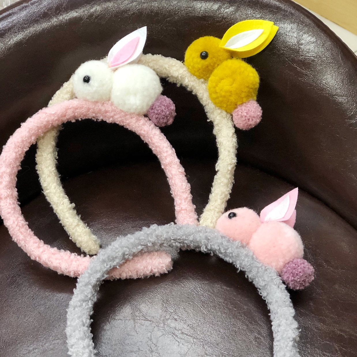 Korean autumn and winter new style hair band, three-dimensional plush rabbit headband, cute and adorable children's hair accessories with big and small rabbit ears Application Scenario