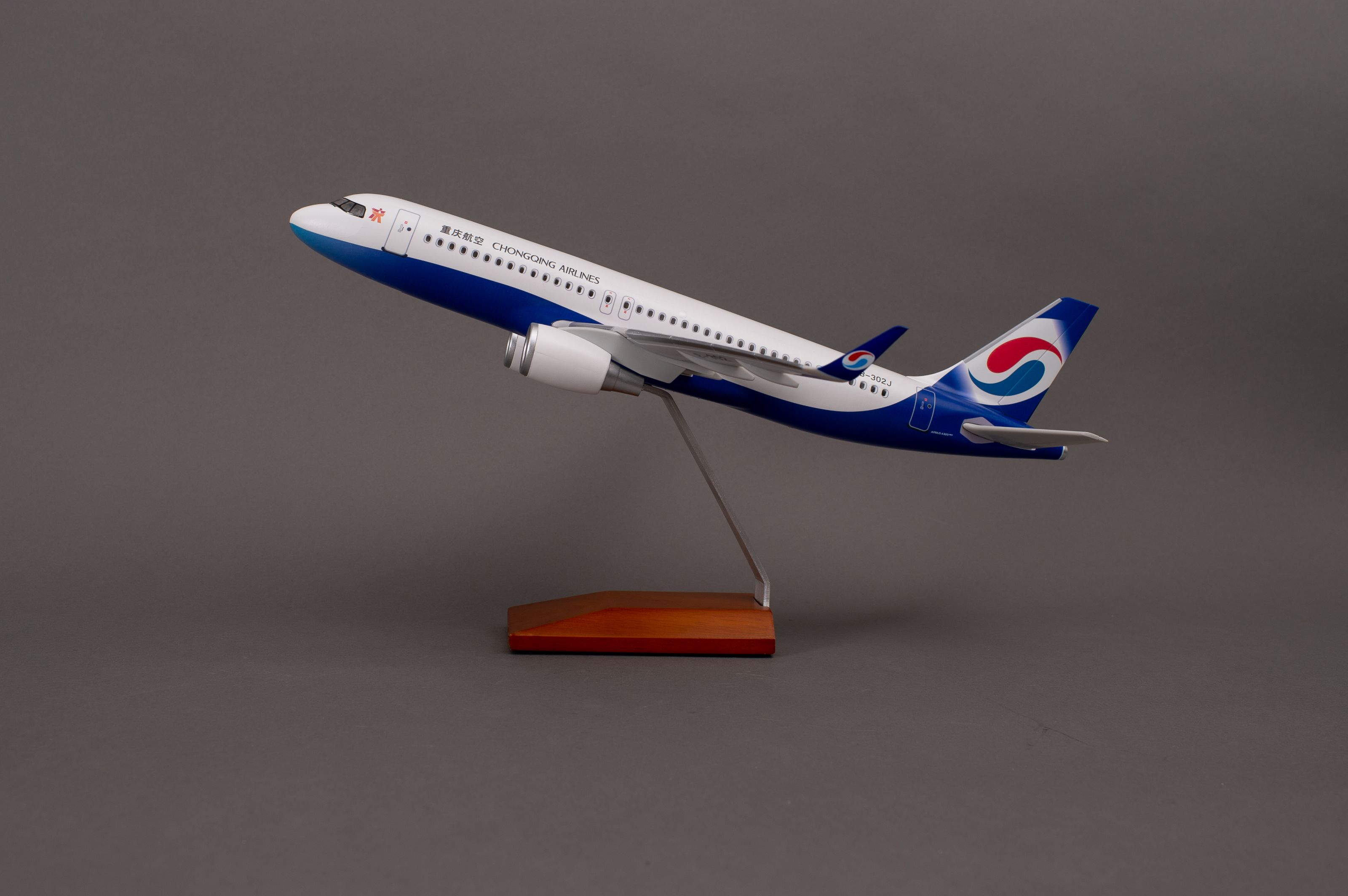 飞机模型（中国重庆航空A320）合成树脂飞机模型  仿真飞机模型图