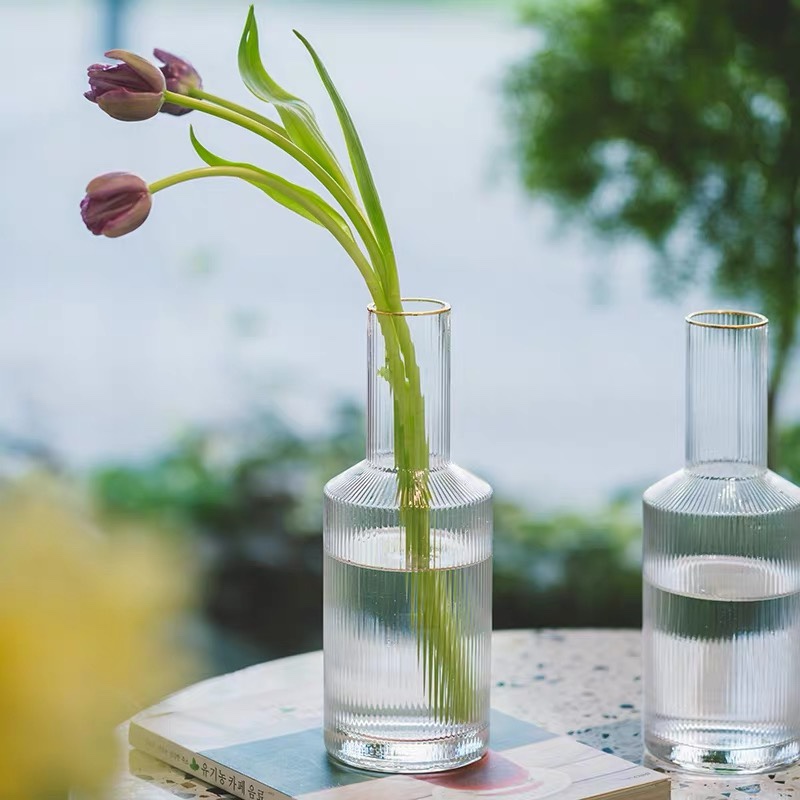 European-style light luxury hand-painted vertical striped transparent glass vases, creative flower arrangements, living room coffee table decorative items, factory direct sales and wholesale details Picture