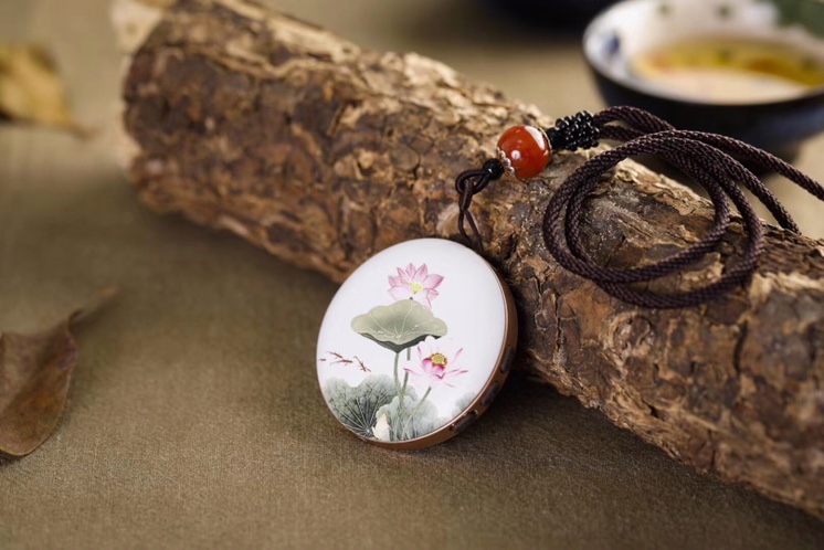 Product Name: Pendant New Buddhist Chanting Machine Material: ABS Natural Synthetic Material Built-in: Buddhist Music Supported: Memory Card Playback. We insist on originality and quality