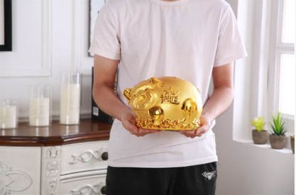 Golden pig piggy bank can be stored can be large large piggy bank only into the children's piggy bank