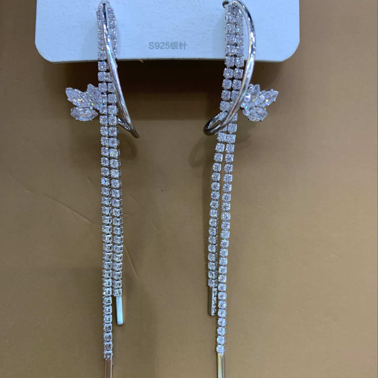 2020 Popular fashion European and American long 925 silver needle zircon white gold earrings