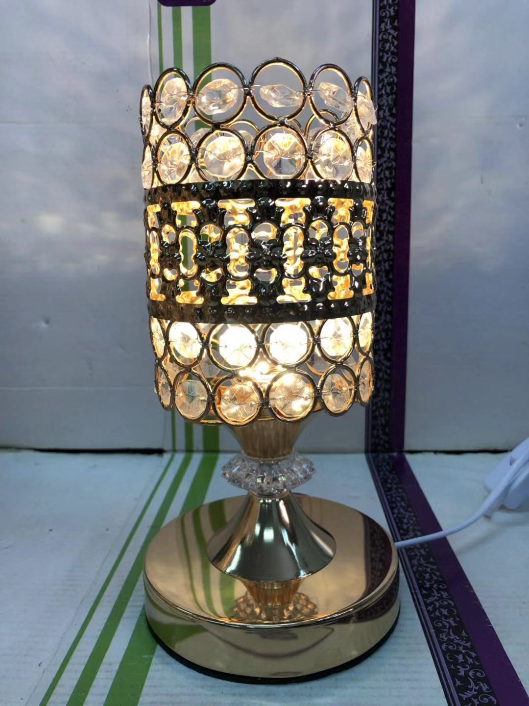Wedding crystal ironwork table lamp, romantic and warm bedroom bedside lamp, modern and simple living room and study decoration table lamp, Wanfu 0687