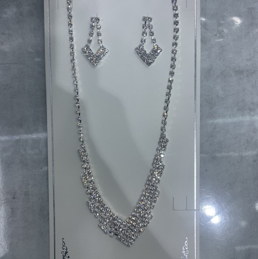 Chain bridal outfits are popular