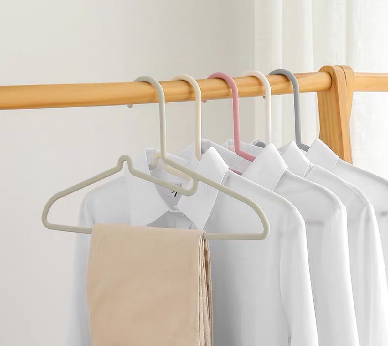衣架领部无痕衣挂子卧室不伤衣领无痕衣撑子家用衣柜塑料衣服架子