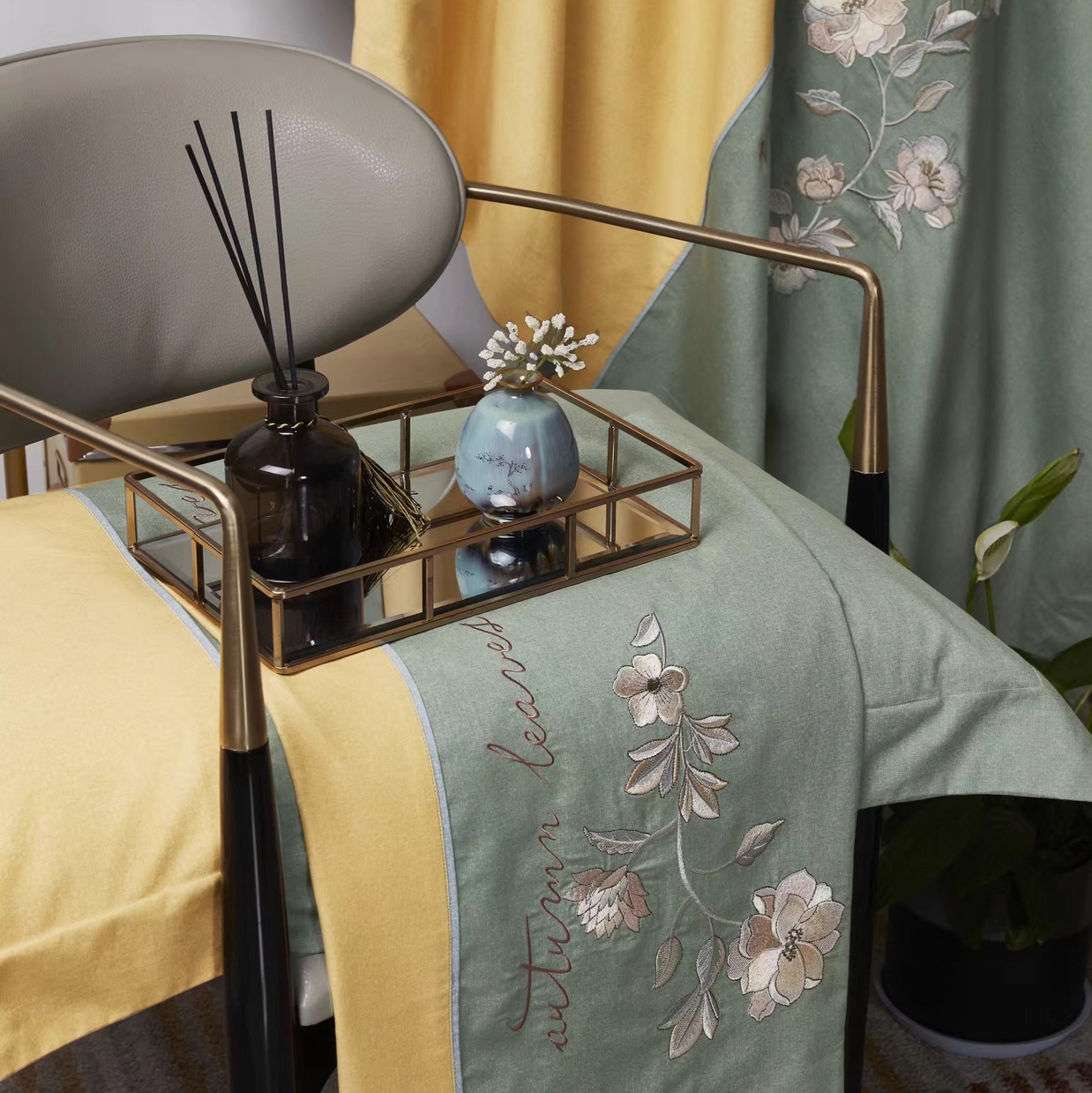 Factory direct sales set of 60-piece camel hair brushed and stitched embroidery 4-piece set Application Scenario