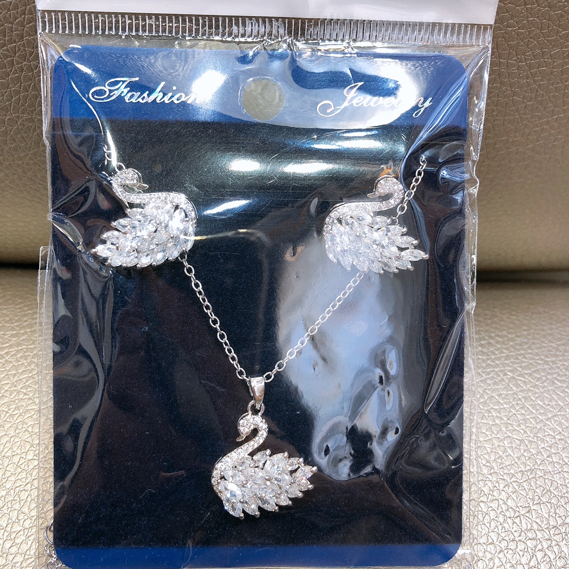 Internet Celebrities With The Same Necklace Earrings Set Swan Boom