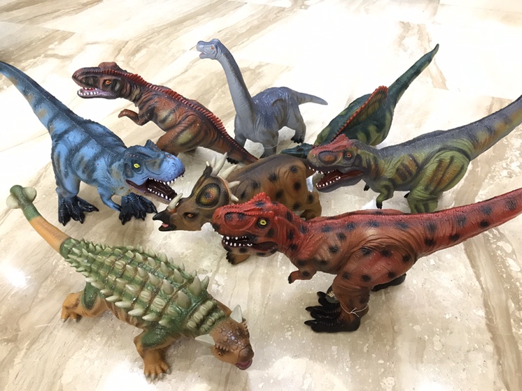 8 children's Toys of the Jurassic Dinosaur Kingdom
