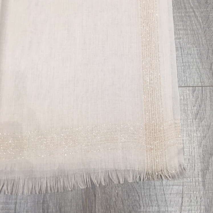 Monochrome Bright Yarn details Picture