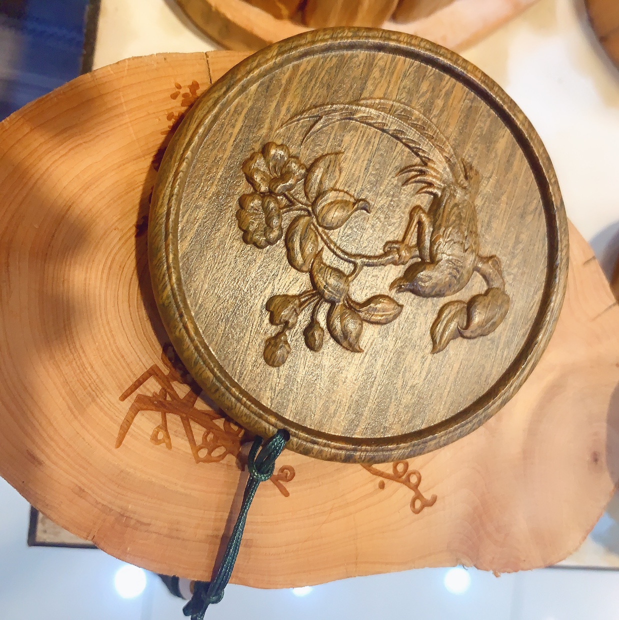 Green Sandalwood Antique Carved Portable Makeup Mirror Wooden Retro Portable Mirror Chinese Wedding Vanity Mirror details Picture