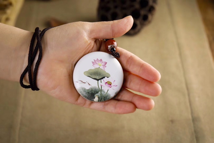 Product Name: Pendant New Buddhist Chanting Machine Material: ABS Natural Synthetic Material Built-in: Buddhist Music Supported: Memory Card Playback. We insist on originality and quality Application Scenario