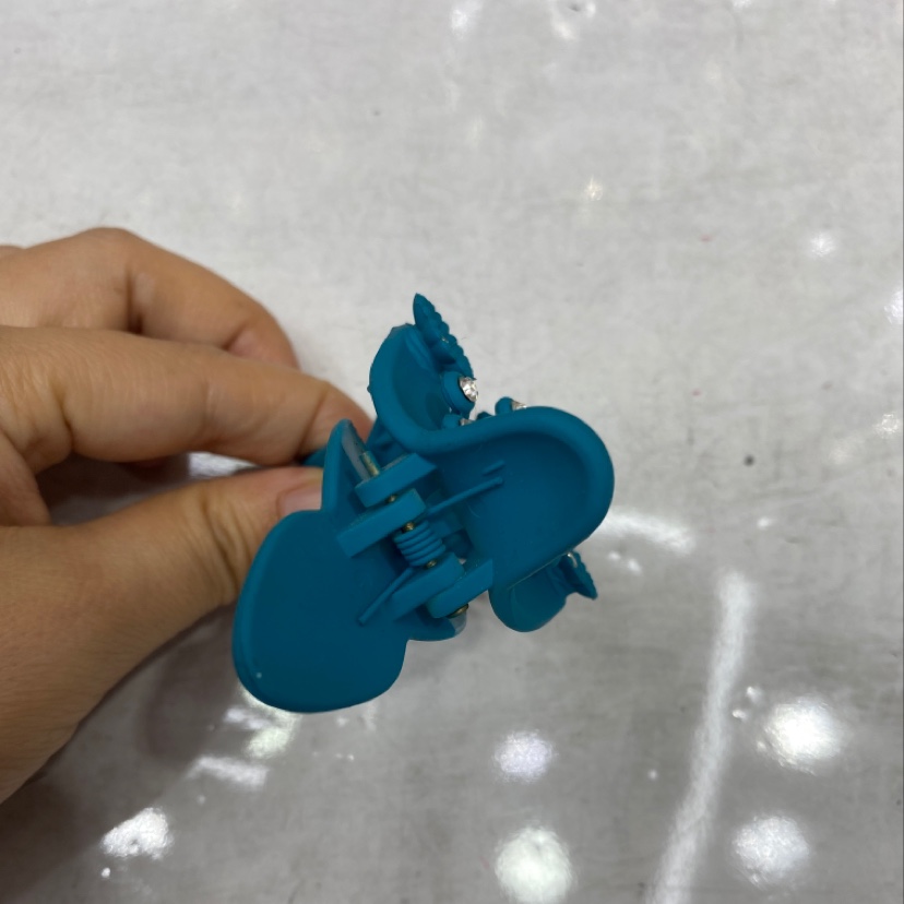 890 Three Diamond Pearl Duck Clips Application Scenario